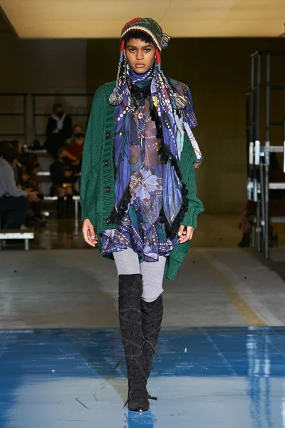 Look 30